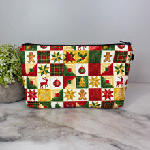 Load image into Gallery viewer, Pouch - Christmas Winter - Quilted Plaid