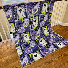 Load image into Gallery viewer, Blanket Halloween #22 - Purple Frame Ghosts