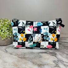 Load image into Gallery viewer, Pouch - Floral Checker