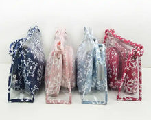 Load image into Gallery viewer, Trio Set Pouch + Clamshell - Snowflake