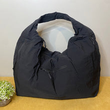 Load image into Gallery viewer, Serena Handbag