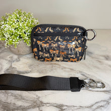 Load image into Gallery viewer, Rue - Nylon Wristlet Wallet - Black Animal Bow
