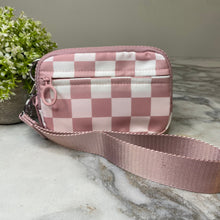 Load image into Gallery viewer, Rue - Nylon Wristlet Wallet - Checkered
