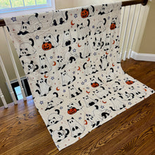 Load image into Gallery viewer, Blanket Halloween #4 - Ghost Cats
