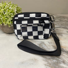 Load image into Gallery viewer, Rue - Nylon Wristlet Wallet - Checkered
