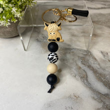 Load image into Gallery viewer, Keychain - Silicone Bead - Highland Cow - Black
