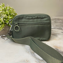 Load image into Gallery viewer, Rue - Nylon Wristlet Wallet - Solid
