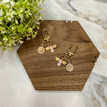 Load image into Gallery viewer, Keychain Charm - Daisy &amp; Bee - Pink
