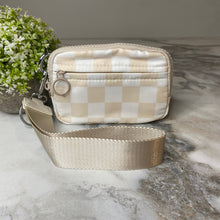 Load image into Gallery viewer, Rue - Nylon Wristlet Wallet - Checkered
