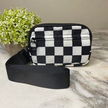 Load image into Gallery viewer, Rue - Nylon Wristlet Wallet - Checkered
