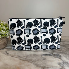 Load image into Gallery viewer, Pouch - Hockey
