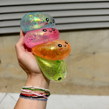 Load image into Gallery viewer, Squishy Toy - Viral Dumpling, Slow Rise Glitter #2 - Green
