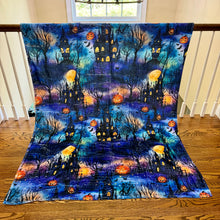 Load image into Gallery viewer, Blanket Halloween #17 - Haunted House
