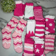Load image into Gallery viewer, Socks - Valentine Fuzzy #2
