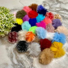 Load image into Gallery viewer, Keychain - Pom Pom - Small
