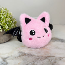 Load image into Gallery viewer, Keychain - Pom Pom Bat
