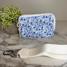Load image into Gallery viewer, Rue - Nylon Wristlet Wallet - White Blue Floral
