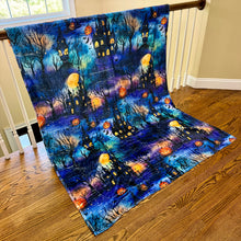 Load image into Gallery viewer, Blanket Halloween #17 - Haunted House
