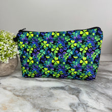 Load image into Gallery viewer, Pouch - St. Patrick’s Day - Purple Green Clovers

