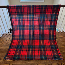 Load image into Gallery viewer, Blanket - Plaid
