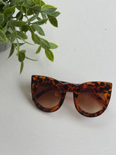 Load image into Gallery viewer, Cat Eye Extreme
