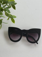 Load image into Gallery viewer, Cat Eye Extreme
